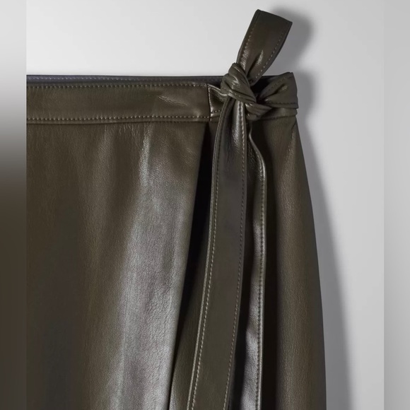 Aritzia Babaton Pelli Skirt - Picture 4 of 5